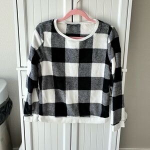Super soft Black and White Checkered Sweater women’s small
